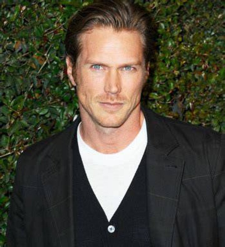 Jason Lewis Bio,Wiki, Age, Family,Wife,Movies Tv Shows ,and Net Worth.