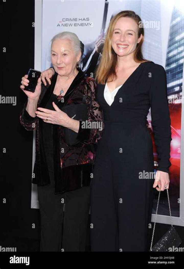 Jennifer Ehle: Husband, net worth, tattoos, smoking & body measurements