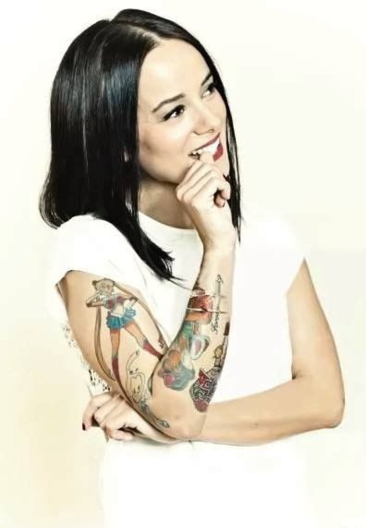 Joanna García: Husband, net worth, tattoos, smoking & body measurements