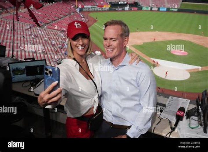 Joe Buck Wife, Daughter, Dad, Height, Net Worth, Salary, Is He Gay?