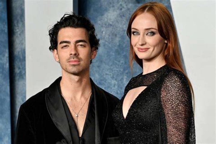 Joe Jonas (Singer) Wiki, Bio, Age, Height, Weight, Wife, Girlfriend, Net Worth, Facts