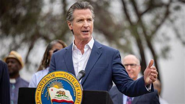 John Hickenlooper – Bio, Facts, Wiki, Net Worth, Age, Height, 2020, Governor, President, Pete Buttigieg, Joe Biden, Marianne Williamson, Debate, Wife