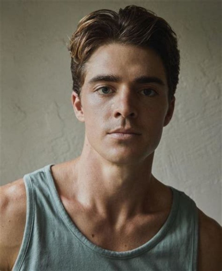 Josh Harrison Age, Wiki, Biography, Family, Parents, Salary, Body Measurement, Net worth