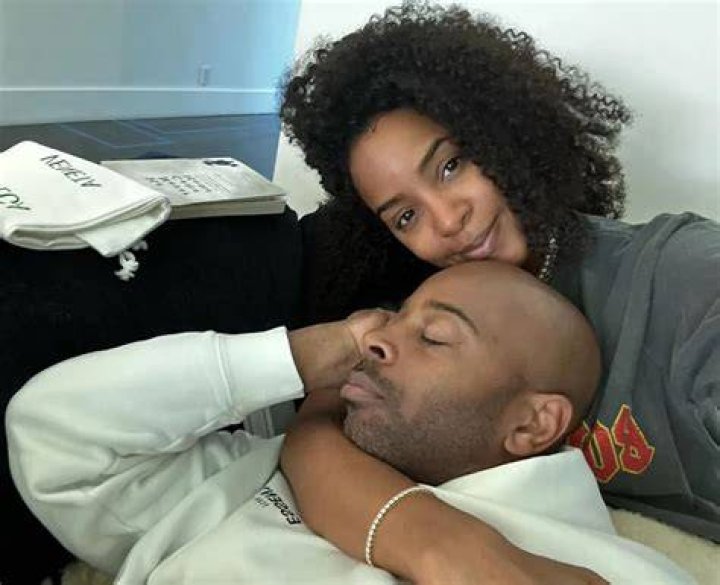 Kelly Rowland: Husband, net worth, tattoos, smoking & body measurements