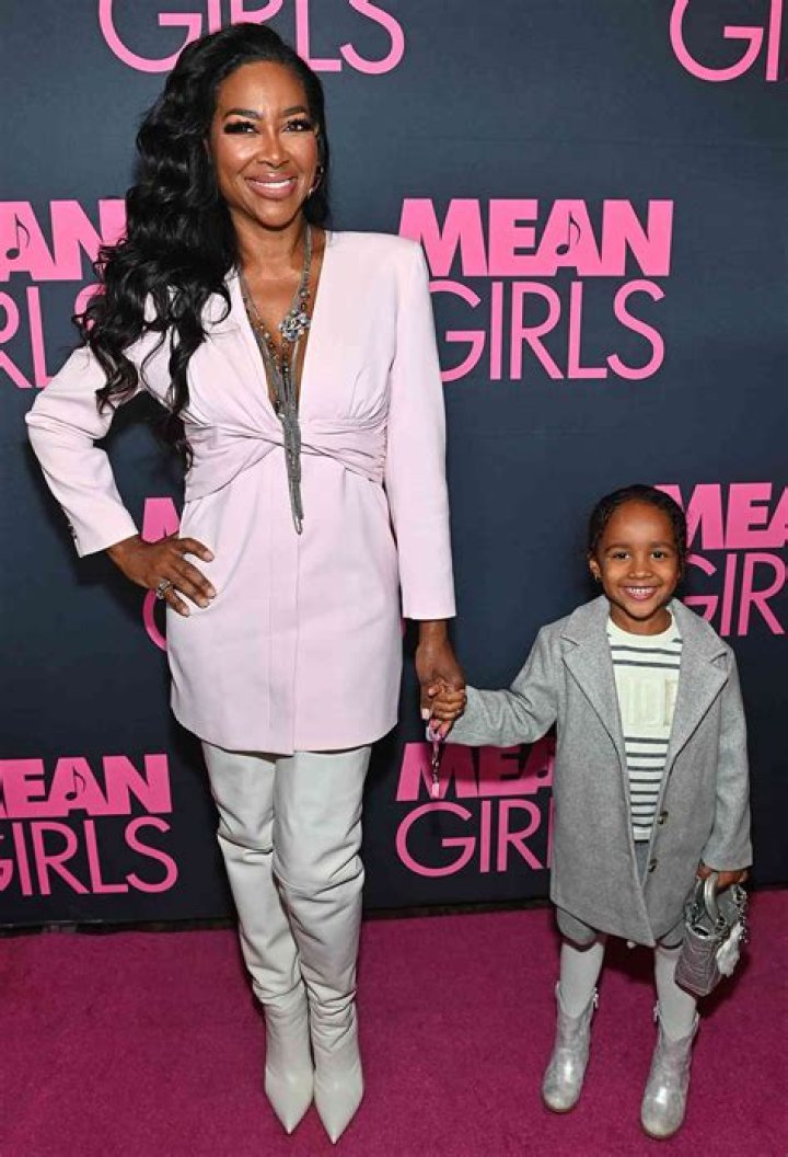 Kenya Moore Bio, Wiki, Age, Mother, Husband, Wedding, Kids, Miss USA, House And Net Worth