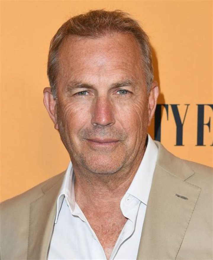 Kevin Quinn (Actor)Bio, Wiki, Age, Twin Sister, Girlfriend, Net Worth, Gotta Shape Up and Movies.