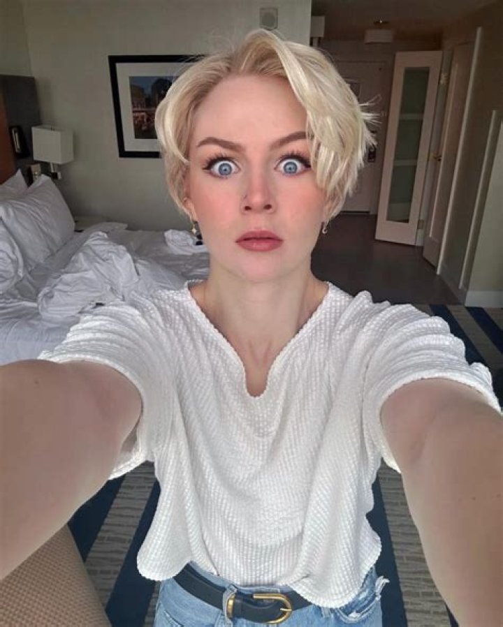 Kris Collins Bio, Wiki, Age, Height, Husband, Children, Parents, Tik Tok and Net worth