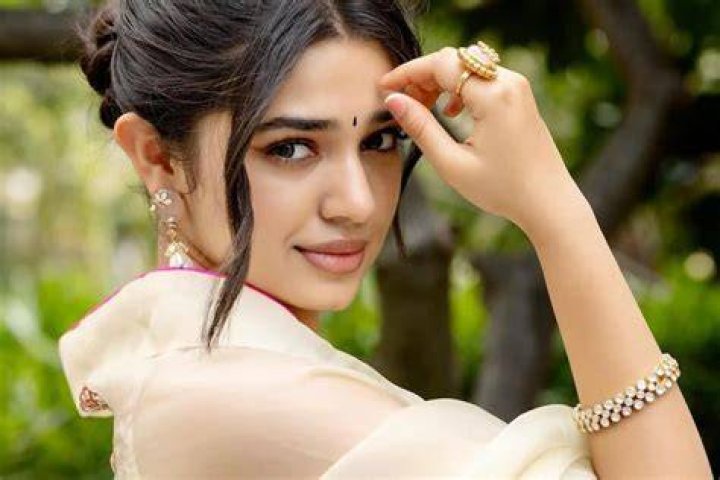 Krithi Shetty Height, Weight, Net Worth, Age, Birthday, Wikipedia, Who, Nationality, Biography