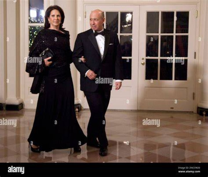 Lloyd Blankfein Biography, Age, Wife, Goldman Sachs, Leadership style and Net worth.