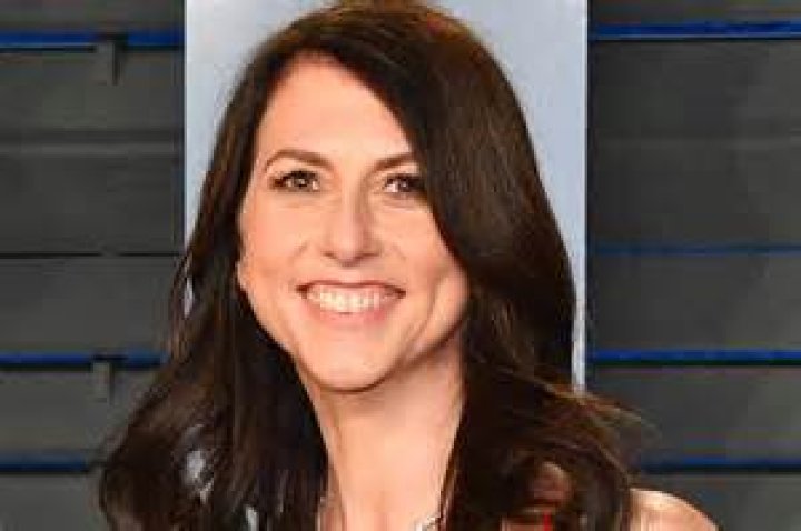 Mackenzie Scott Wiki, Bio, Age, Net Worth, Kids, Height, Family, Parents, Jeff Bezos Ex-Wife, Instagram