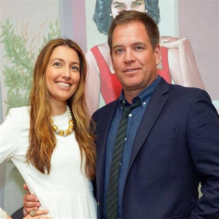 Michael Weatherly: Wife, net worth, tattoos, smoking & body facts