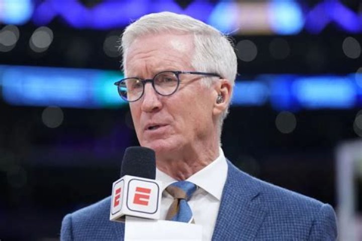 Mike Breen’s Salary Is More Than $500,000: American Sports Commentator’s Fortune Explored