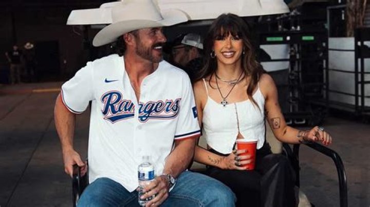 Miranda May: dating, net worth, tattoos, smoking & body measurements