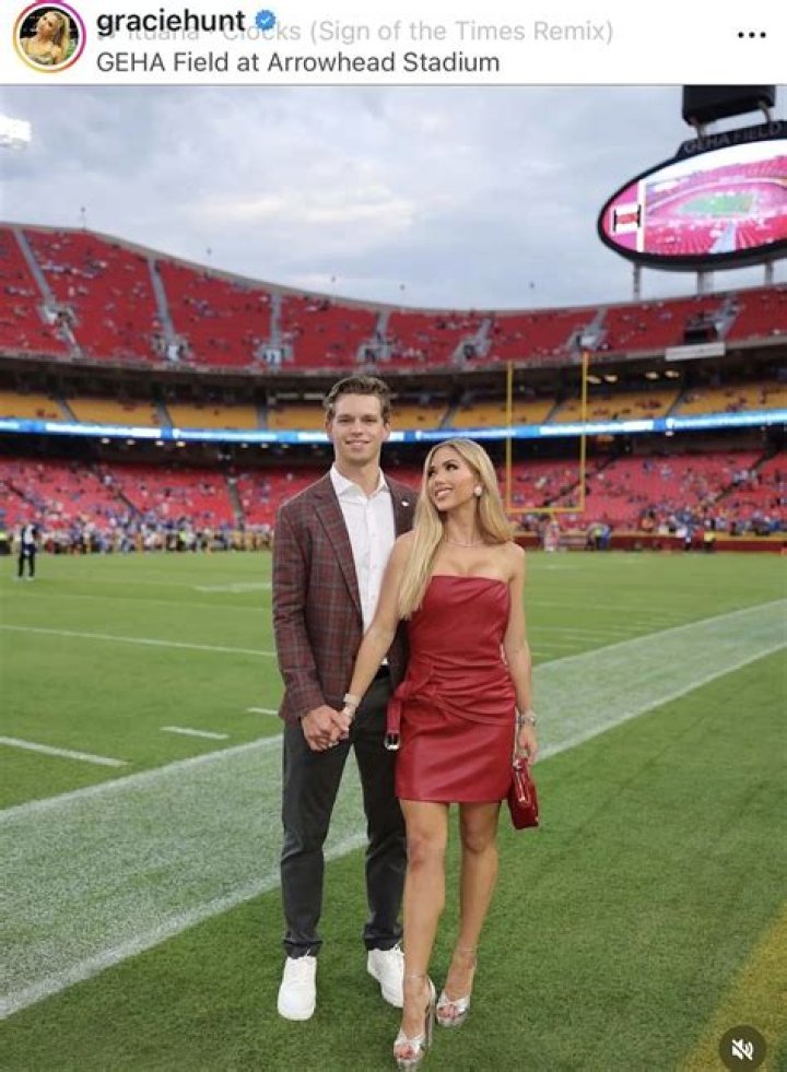 Model Saffron Vadher Engaged To Derek Peth: Facts On Her Age, Height, And Instagram