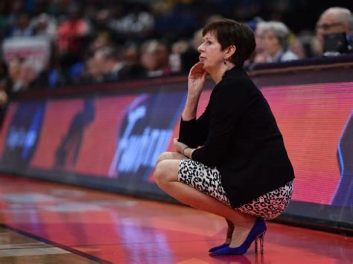 Muffet Mcgraw Biography, Age, Wiki, Height, Husband, Salary, Family, Son, Net Worth, Married, Nickname, Career And Book