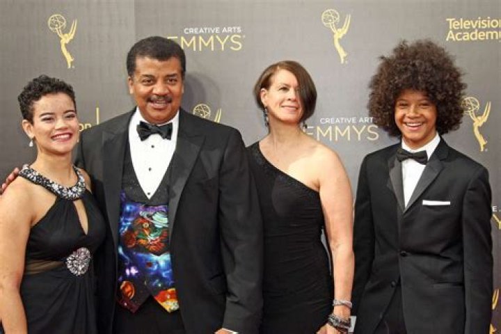 Neil Degrasse Tyson Net Worth, Wife, Age, Children, Twitter, Bio