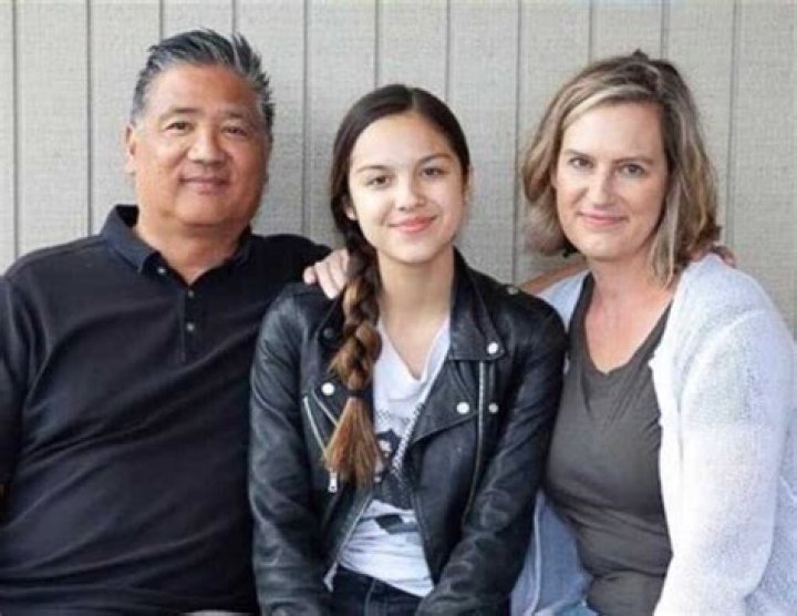 Olivia Rodrigo Bio, Age, Family, Siblings, Deja Vu, Boyfriend, Movies and Height