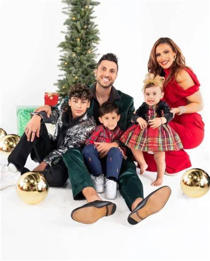 Pepe Garza Bio, Wiki, Age, Birthday, Height, Family, Wife, Daughters, Net Worth