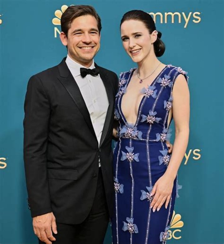 Rachel Brosnahan: Boyfriend, net worth, tattoos, smoking & body measurements