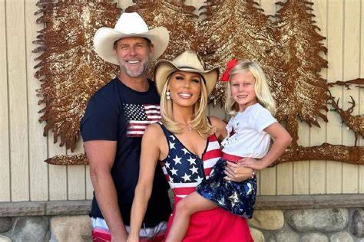 Rachel Lugo Bio, Age, Family, Husband, Kids, Sister, RHOC, Net worth