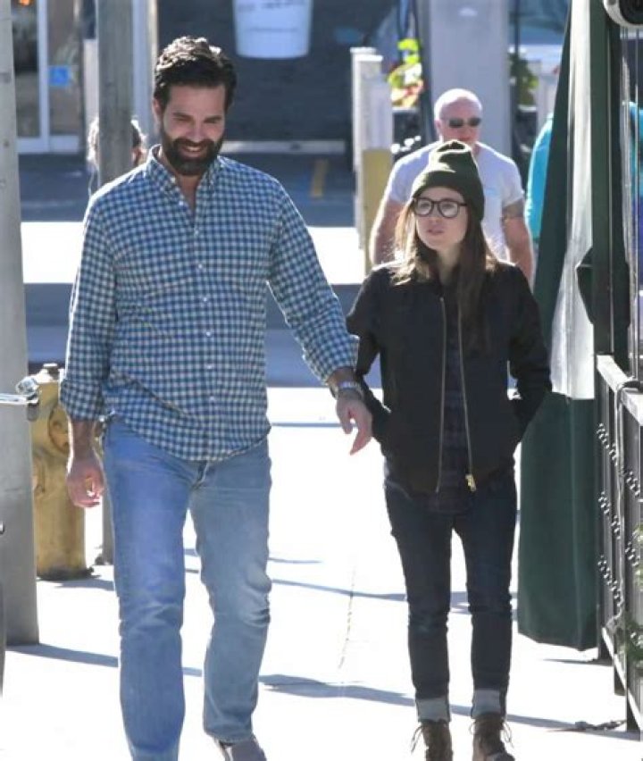 Rob Delaney: dating, net worth, tattoos, smoking & body facts