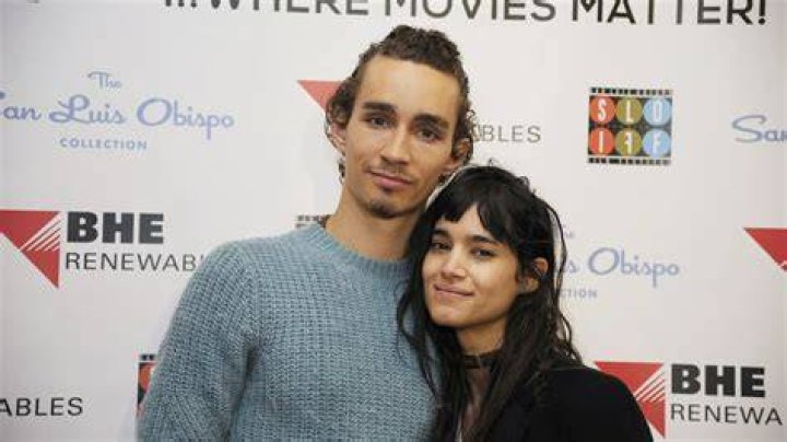 Robert Sheehan Bio, Wikipedia, Net Worth, Dating, Girlfriend, Gay, Height