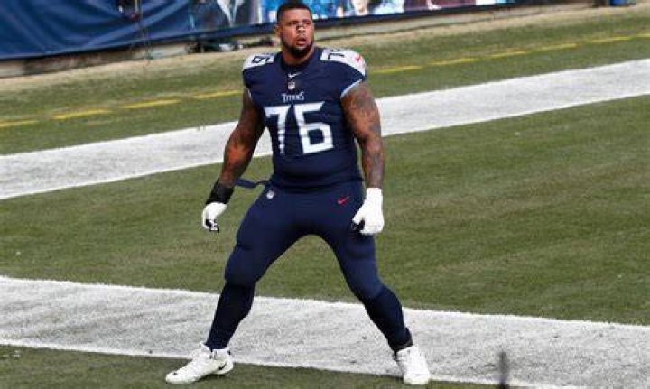 Rodger Saffold Salary, Net Worth, Nationality, Number, Contract, PFF, Sister, College, Height, Position