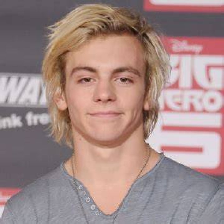 Ross Lynch – Bio, Facts, Wiki, Net Worth, Affair, Girlfriend, Dating, Age, Height, Family, Parents, Leaked, Scandal, Hair, Songs, Sabrina, Gay, News