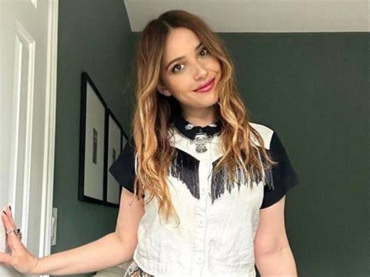 Sara Weinshenk Age: How Old Is She?