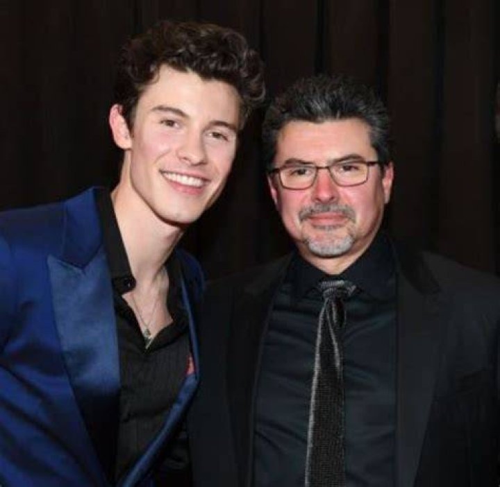 Shawn Mendes – Bio, Age, Height, Net worth, Is He Gay, Who’s Girlfriend