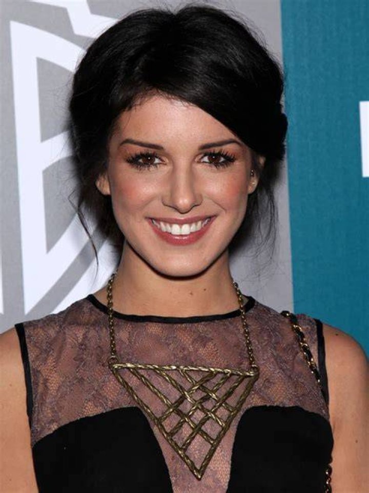 Shenae Grimes Age, Bio, Family, Husband, Body Stats, Net Worth