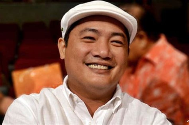 Smokey Manaloto Movies And TV Shows, Age, Height, Parents, Nationality, Wife, Children, Instagram,Net Worth, Wikipedia