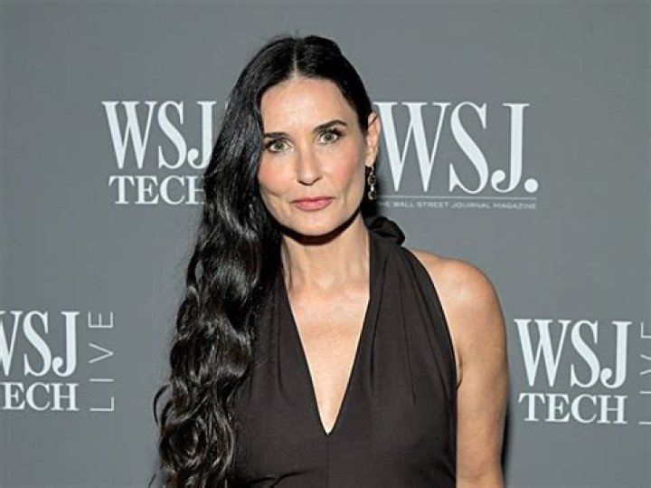 Stephanie Santiago Bio Age, Height, Son, Facts, Net Worth, Podcast, Surgery