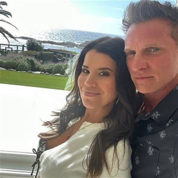 Steve Burton: Wife, net worth, tattoos, smoking & body facts