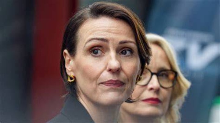 Suranne Jones Bio, Coronation Street, UnForgiven, Doctor Foster, Actress, Career, Stage, Age, Family, Husband, Height, Series, New Series, Movies and TV Shows