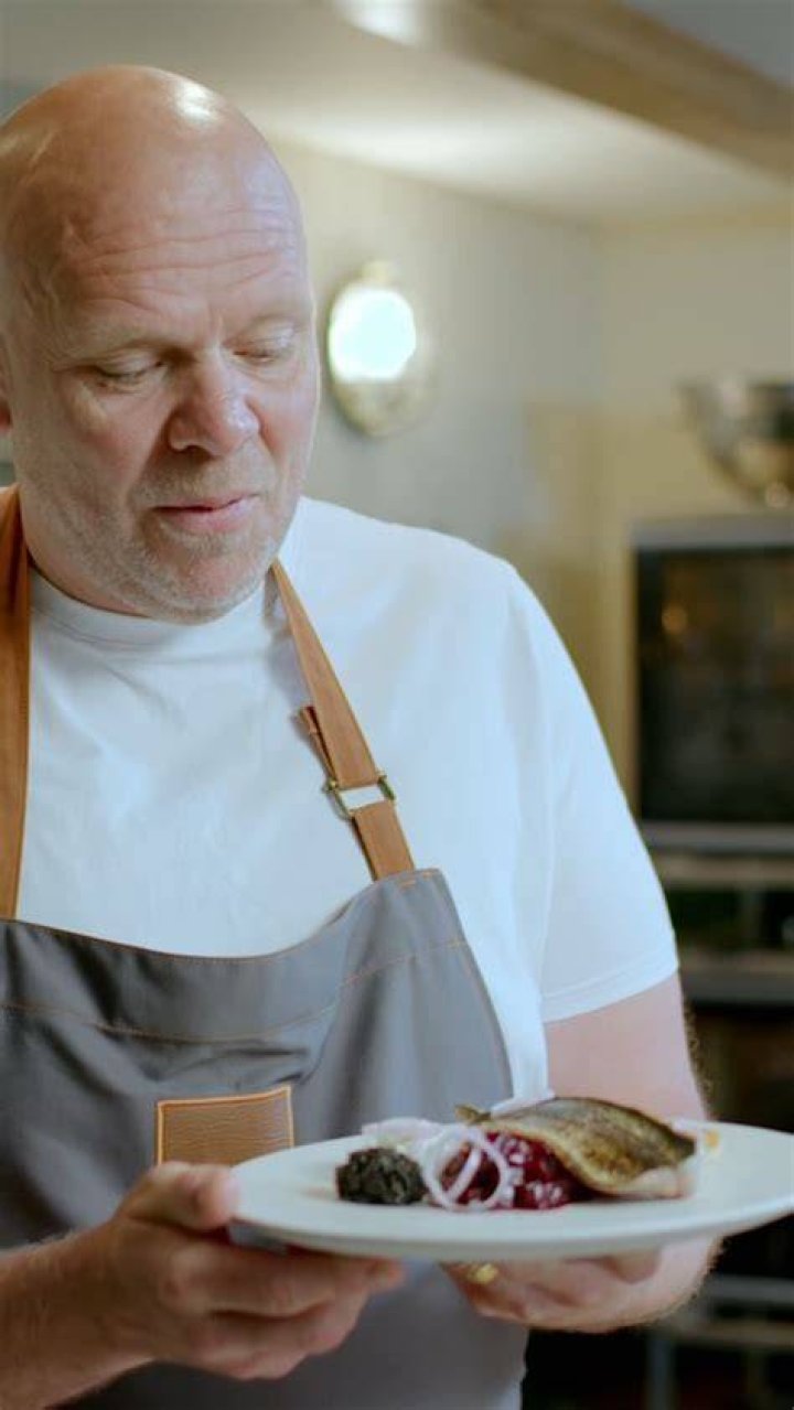 Tom Kerridge Bio, Wiki, Age, Height, Parents, Wife, Son, Pub, Pork, Weigh, BBQ, and Net Worth