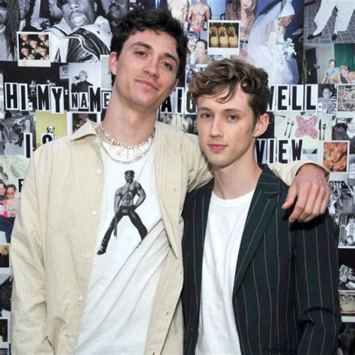 Troye Sivan Bio, Wiki, Age, Relationship, Gay, Jacob Bixenman, Height, YouTube, and Net Worth