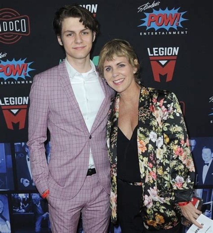 Ty Simpkins – Biography, Age, Height, Parents, Family, Girlfriend