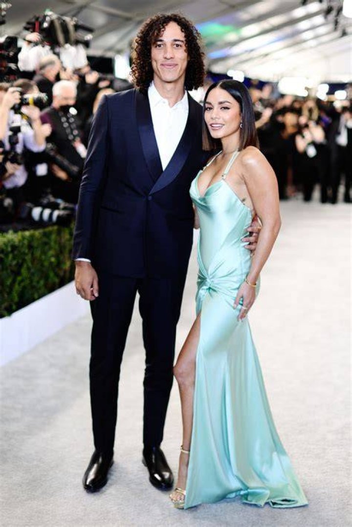 Vanessa Hudgens Height, Weight, Age, Boyfriend, Bio, Net Worth