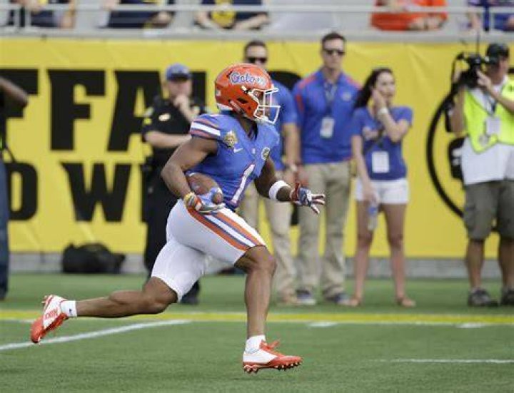 Vernon Hargreaves III Contract, Salary, Net Worth, Draft, PFF, College, Height And Weight, Madden Rating
