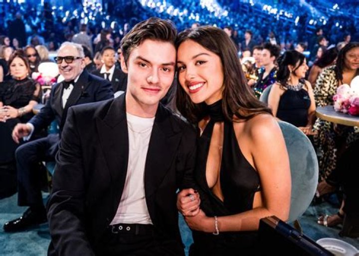 Victoria De Angelis Boyfriend – Who Is She Dating Now?