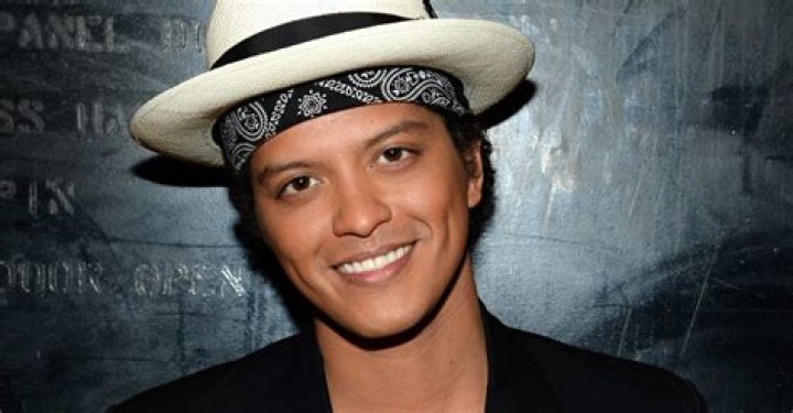 Weird Bruno Mars Relationships, Girlfriends, Wife, Married, Dating History