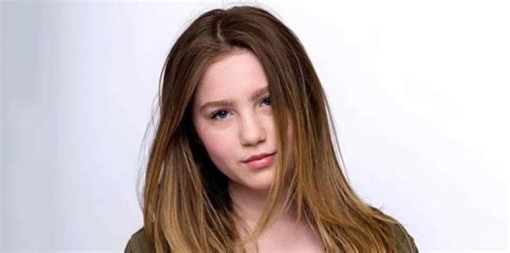 What grade is Ella Anderson in? Age, Net Worth, Boyfriend, Bio