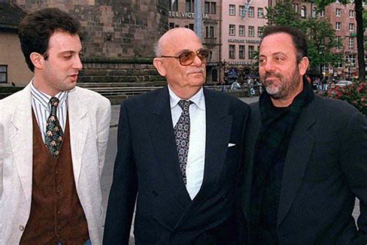 What Happened To Billy Joel Eye? Does He Have A Disease Or Some Injury?