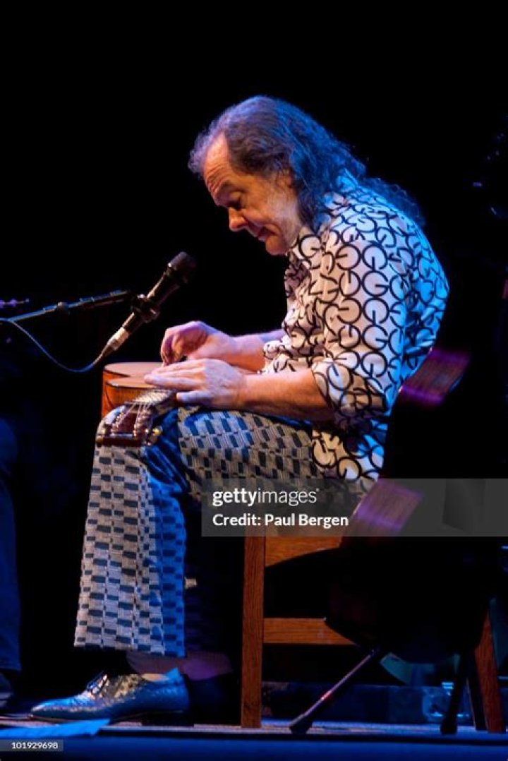 What happened to David Lindley? Does David Lindley still perform?