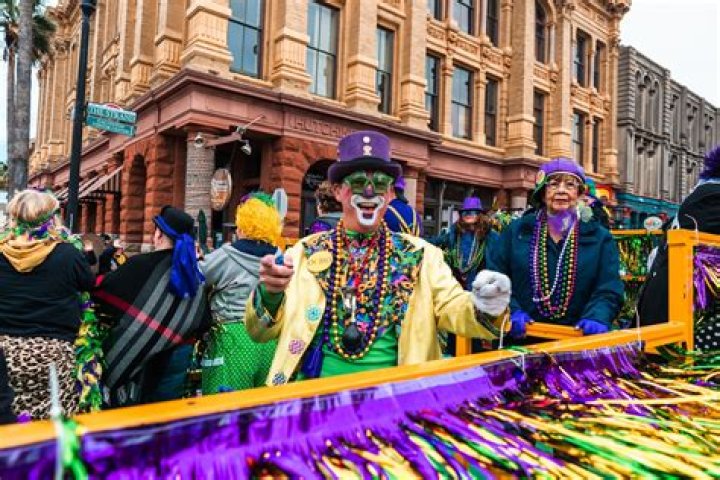 Where Is Mardi Gras Guy On TikTok? White Guy Dancing To Kevin Gates ‘Thinking With My D’