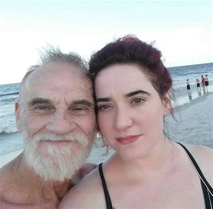Who Are Scott & Amy Crum? Dustin Crum Parents Age Gap Family And Net Worth