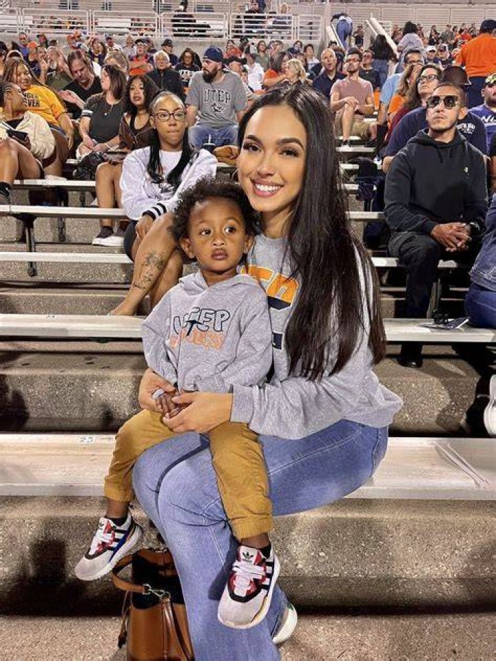 Who Is Aaron Jones Wife or Girlfriend Crystal Molina? Everything To Know About Him
