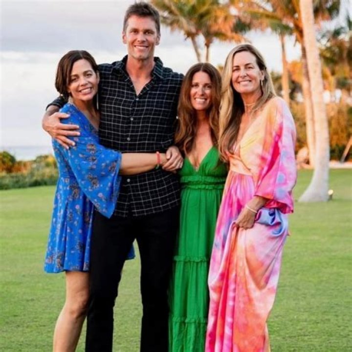Who is Jennifer Brady Twin Sister? Meet Jessica Brady