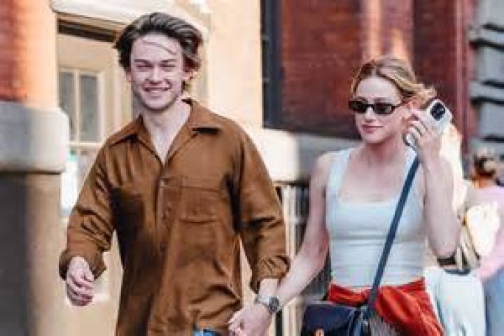 Who is Lili Reinhart? See Net-worth, Quote, Awards, Fact, Wiki